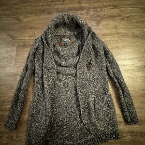 Roots salt and pepper cardigan with one fastener